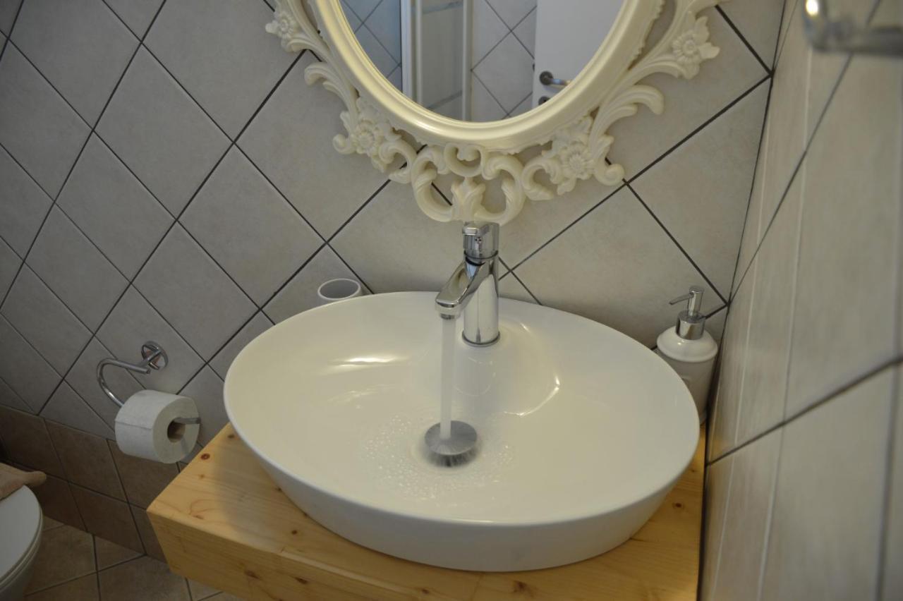 Cute Studio In Milos Trypiti Bagian luar foto