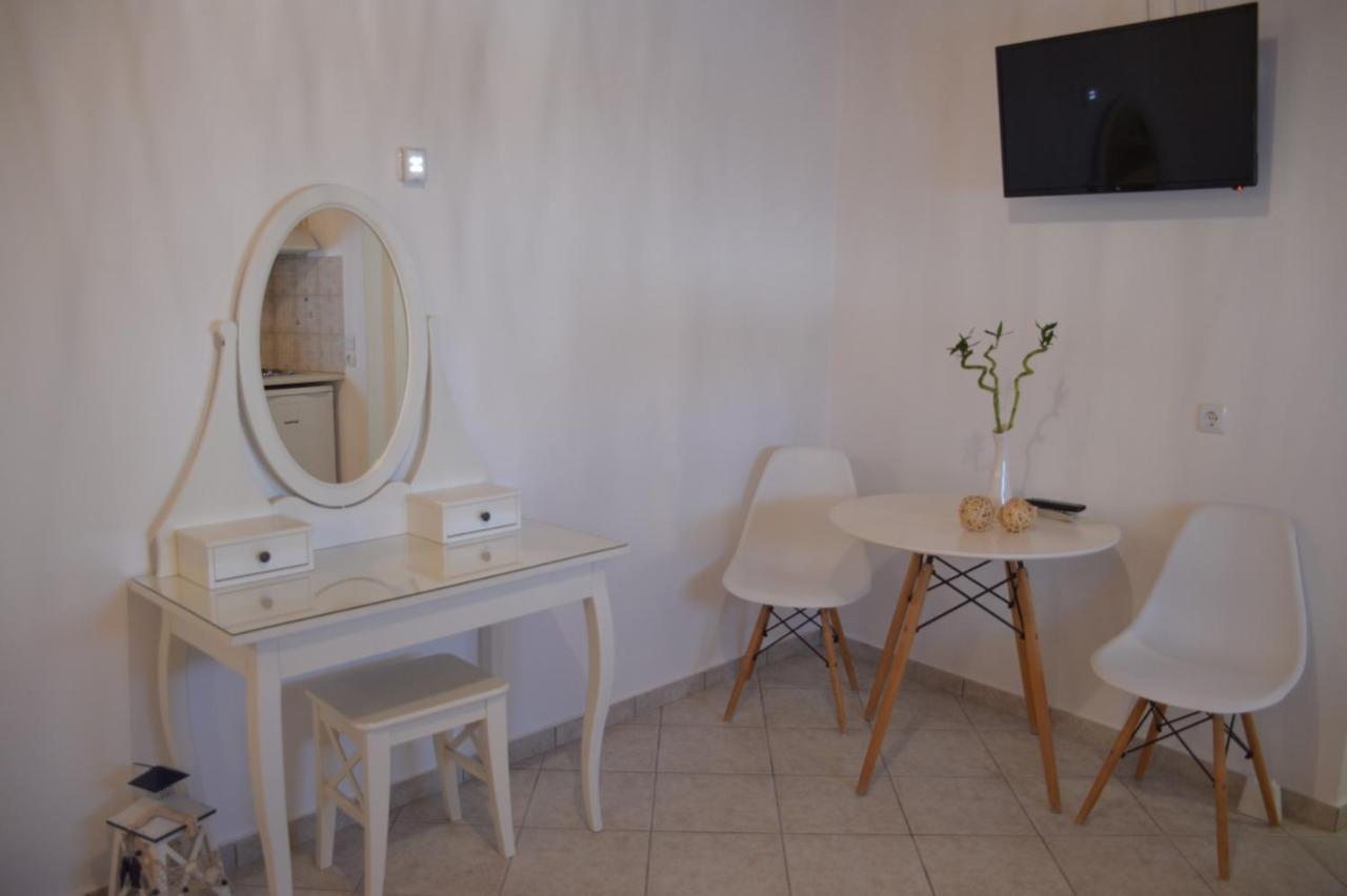 Cute Studio In Milos Trypiti Bagian luar foto
