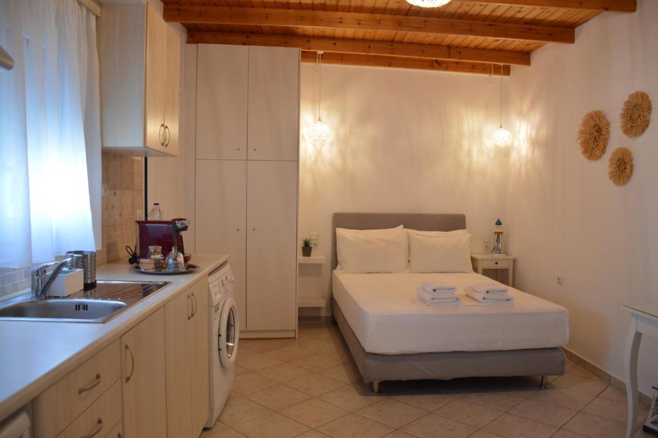 Cute Studio In Milos Trypiti Bagian luar foto